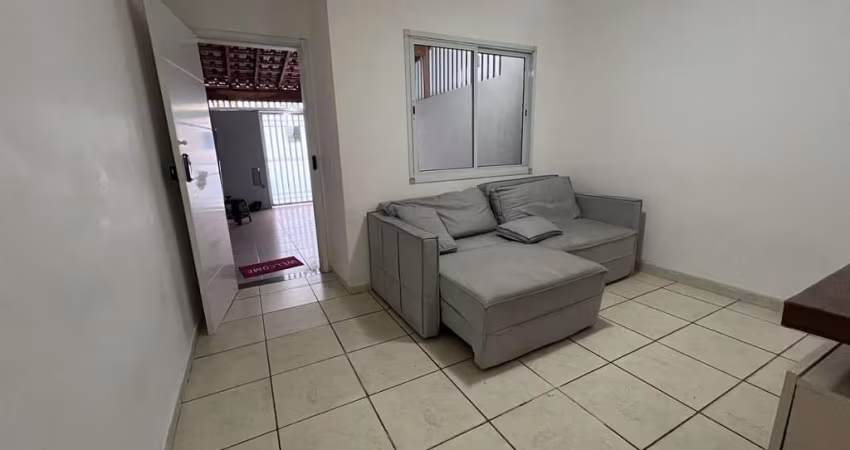 BELÍSSIMA CASA, AMPLA E À 700M DO MAR