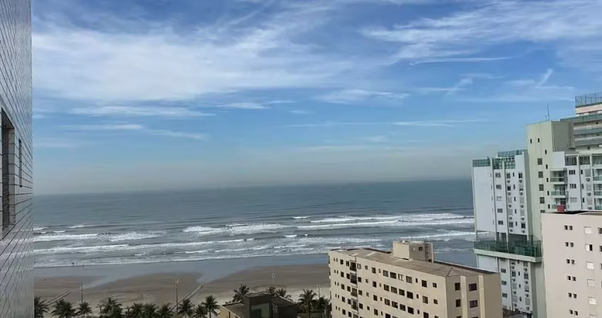Belíssimo apartamento, à 50m do mar e área de lazer