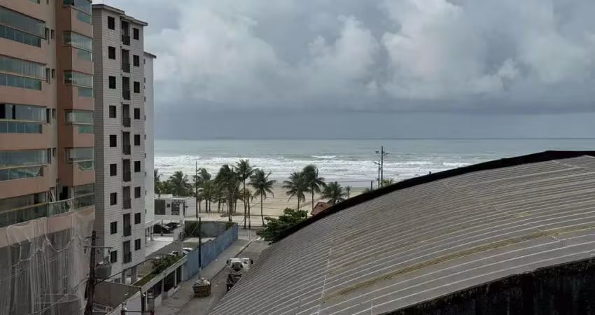 Belíssimo apartamento, à 180m do mar e fino acabamento