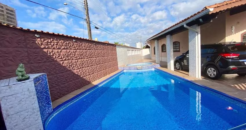 BELÍSSIMA CASA, AMPLA E À 200M DO MAR