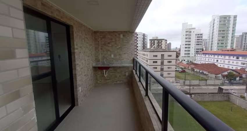 BELÍSSIMO APARTAMENTO, LAZER COMPLETO E À 150M DO MAR
