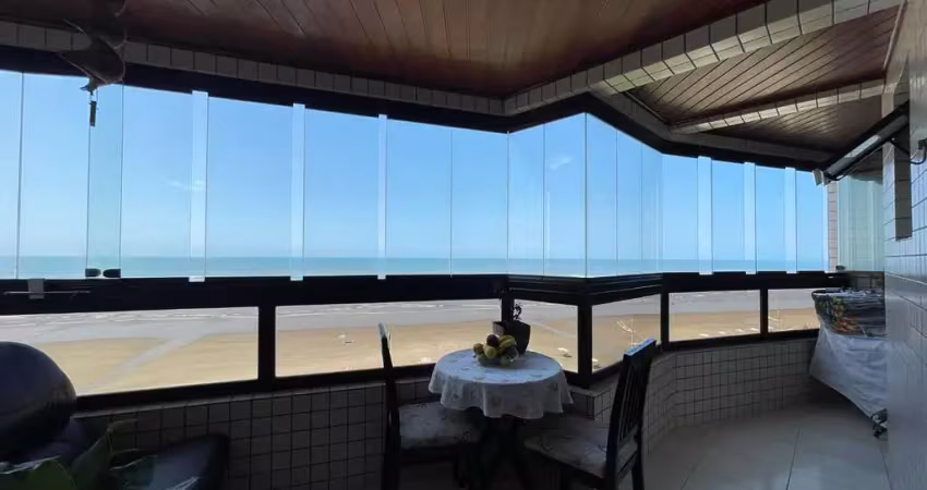 BELÍSSIMO APARTAMENTO, À 10m DO MAR E LAZER