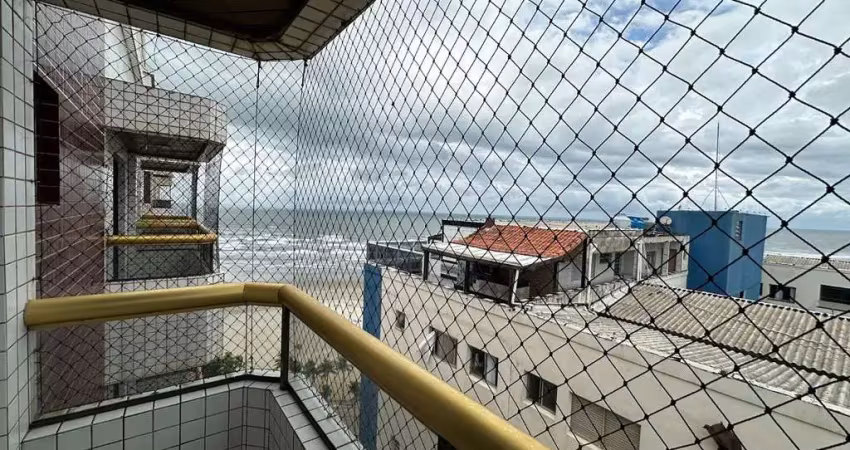 Belíssimo apartamento, à 50m do mar e área de lazer