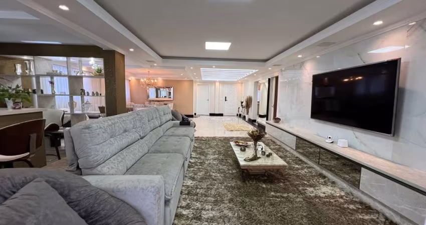 LUXUOSA COBERTURA DE ALTO PADRÃO, COM ACABAMENTO FINO E LAZER COMPLETO