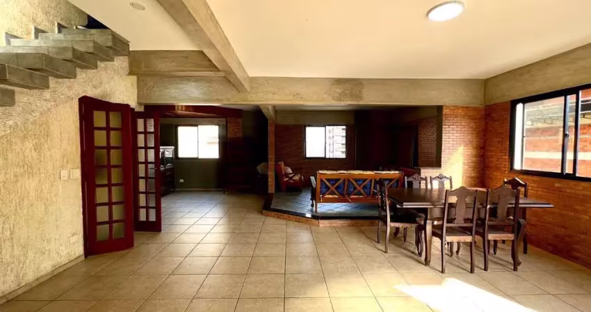Belíssimo apartamento duplex, à 200m do mar e lazer completo