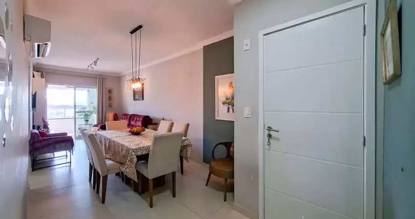 Belíssimo apartamento, fino acabamento à 500m do mar