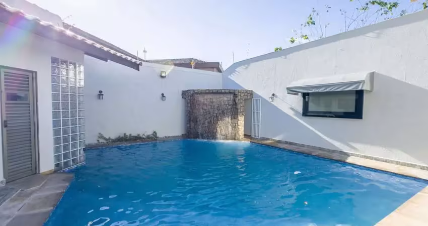 Sobrado no canto do forte, fino acabamento e lazer completo