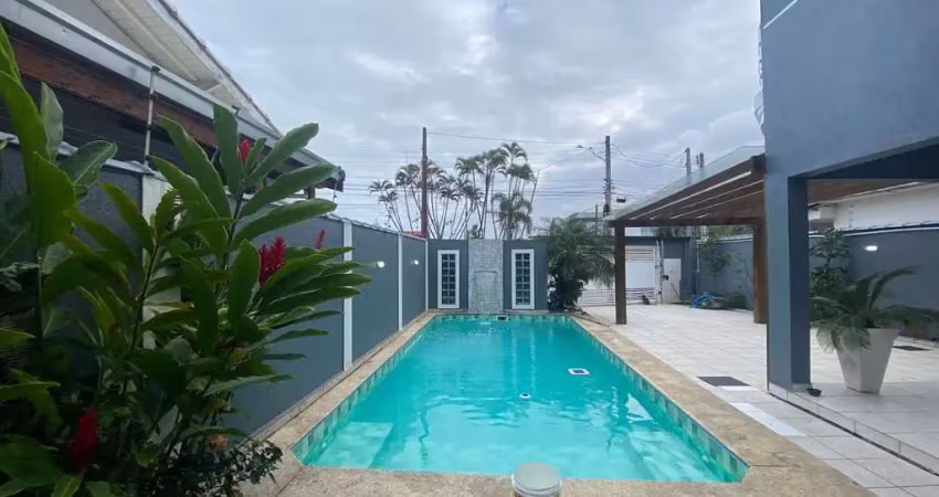 Belíssima casa,  ampla, fino acabamento e àrea de lazer