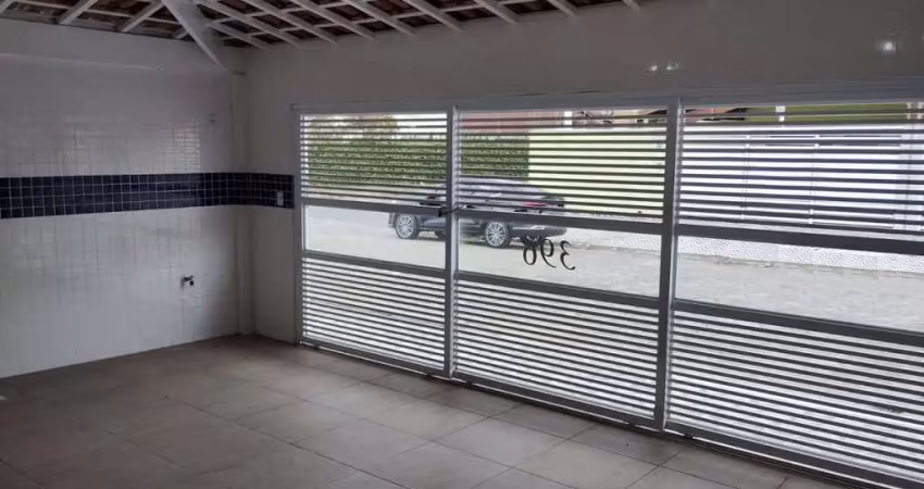 Belíssima casa geminada, fino acabamento e à 200m do mar