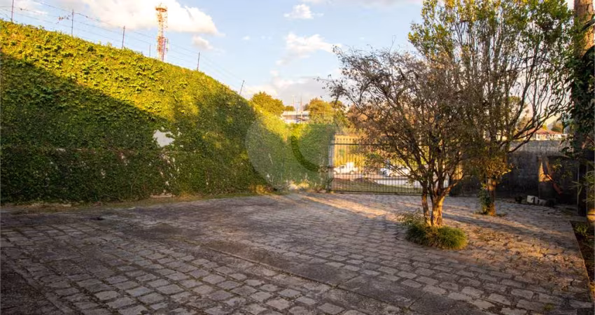 Terreno com 3 quartos à venda em Tingui - PR