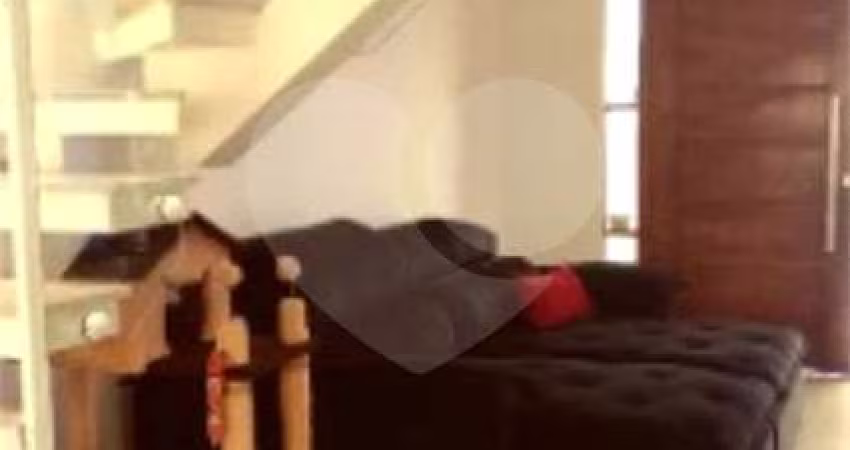 Sobrado com 3 quartos à venda em Pinheirinho - PR