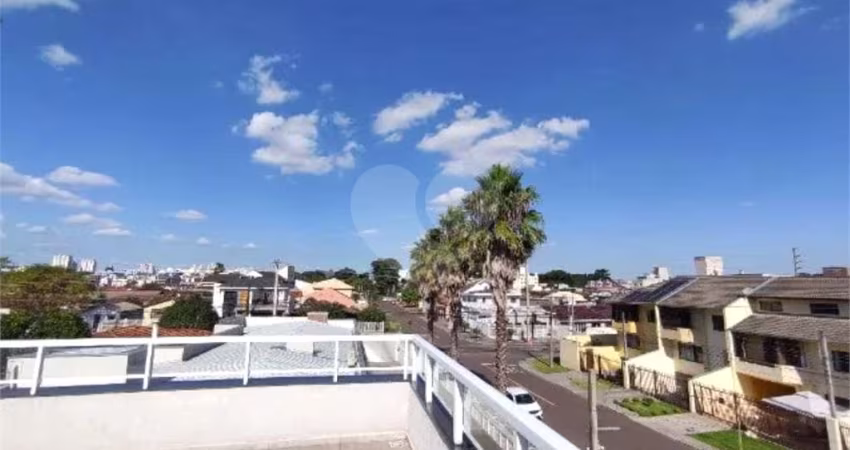 Sobrado com 3 quartos à venda em Portão - PR