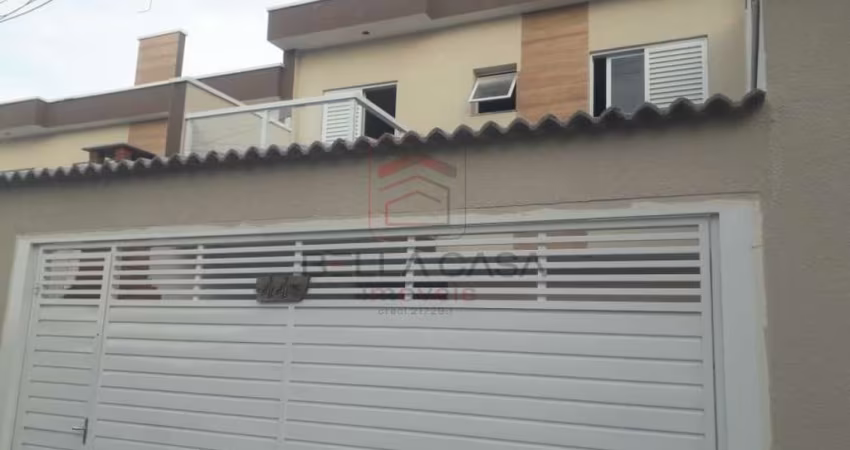 Sobrado com 03  dormitórios com 01  suítes com sacadas, sala, cozinha americana, lavanderia e lavabo