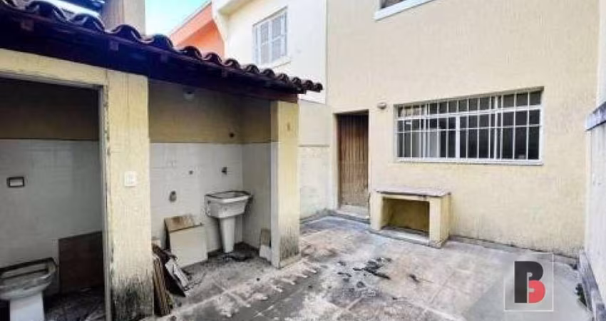 Sobrado com 2 Quartos e 1 banheiro à Venda, 105 m²