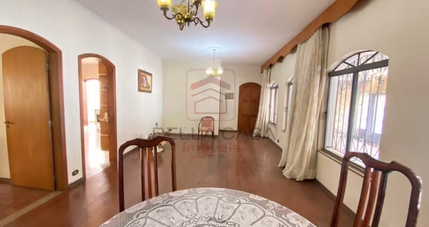 Casa  Terrea à Venda na Mooca com 3 Suítes, Entrada Lateral e Quintal - E