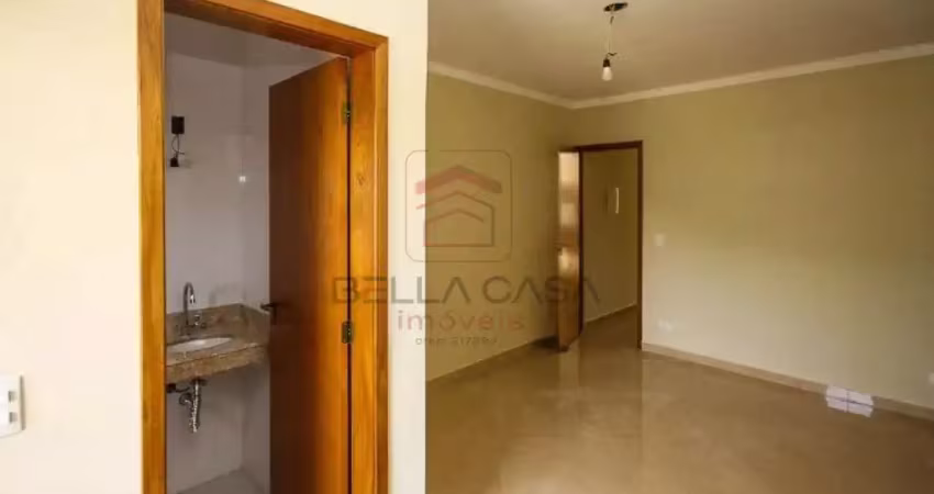 Sobrado Espaçoso e Bem Localizado | 3 Dormitórios (1 Suíte) | 3 Vagas