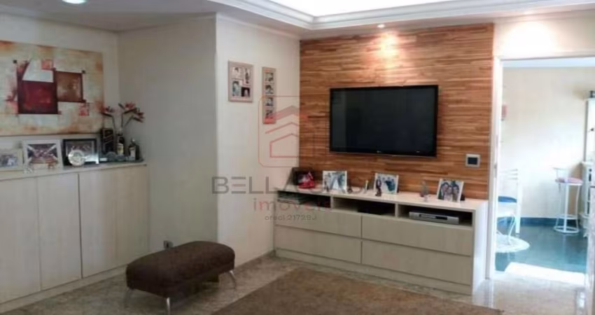 Sobrado a venda com 3 quartos, quintal e 4 vagas de garagem