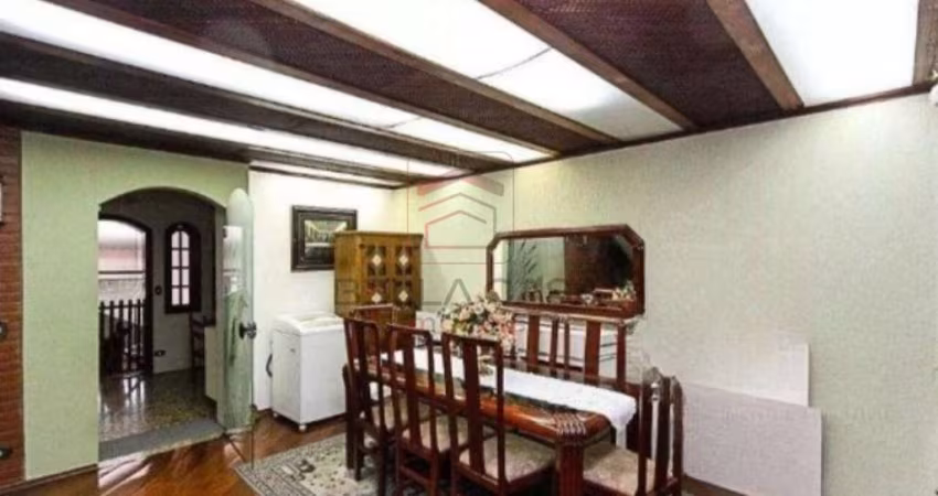 286 m² de área construída - Sobrado Mooca - 5 quartos, 2 suítes, 8 vagas de garagem, churrasqueira