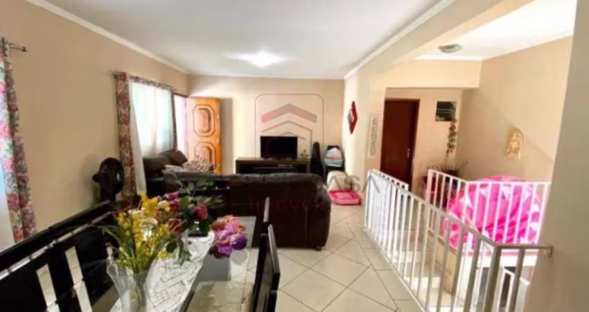 Casa com 2 Quartos e 2 banheiros à Venda, 95 m² por R$ 690.000