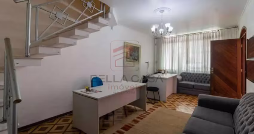 Casa a venda no bairro da mooca com 3 dormitórios e quintal.