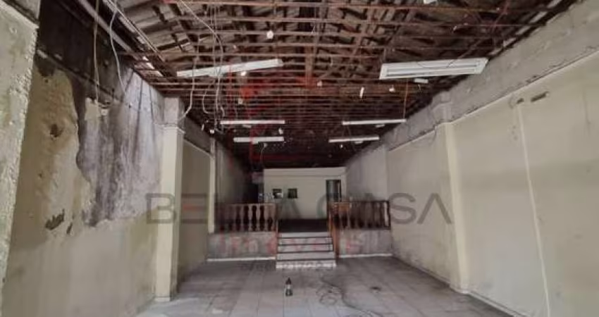 Galpão de 333,90 m² na avenida Paes de Barros.