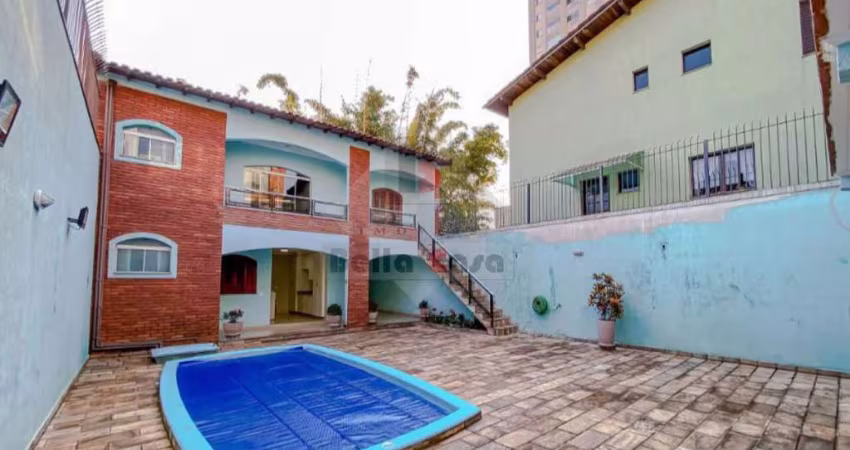 Sobrado Alto da Mooca, com 3 suítes, 3 vagas, espaço gourmet e piscina na Mooca.
