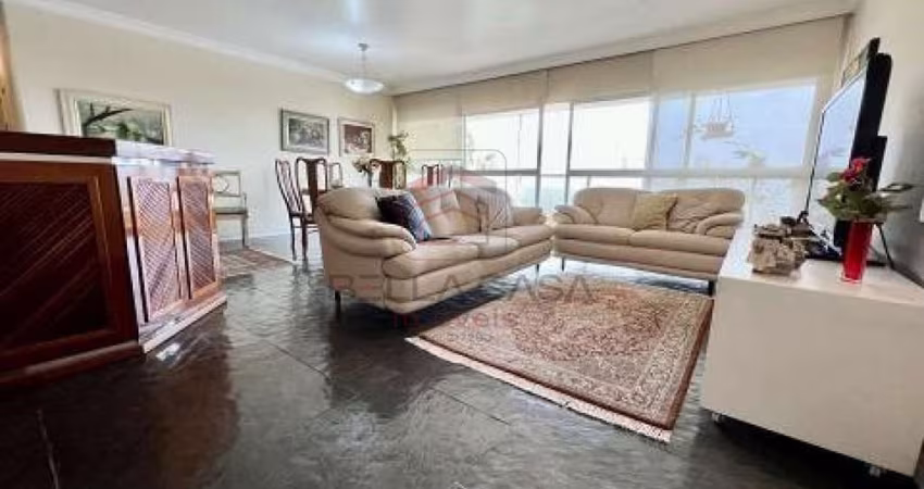 Apartamento com 150m2, com 3 dormitórios  sendo, 1 suite, com ótima varanda.