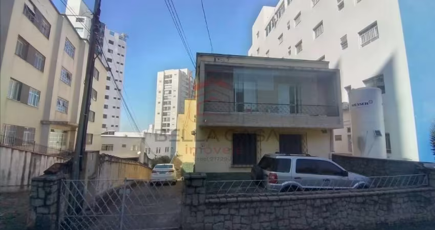 Apartamento com 2 dormitórios a poucos metros da Av Paes de Barros