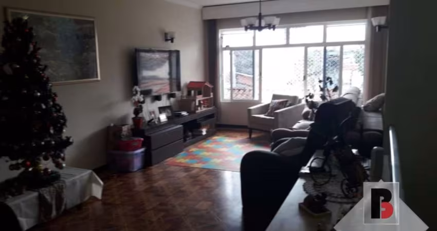 Maravilhoso Sobrado - 350 m² - 6 dormitórios, 2 suites, canil, 2 entradas laterais, 6 vagas