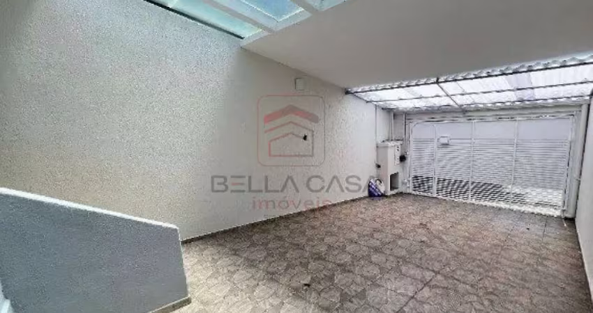Amplo sobrado à venda | 3 dormitórios (1 suíte) | 2 vagas | ótima localização