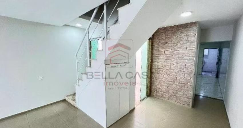 Amplo Sobrado à Venda | 3 Dormitórios (1 Suíte) | 2 Vagas | Ótima Localização