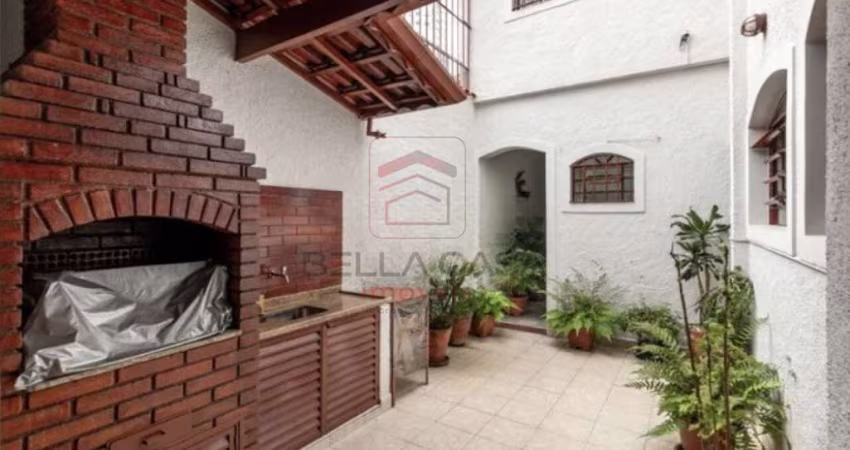 Sobrado com 3 quartos e entrada lateral a venda no Bairro da Mooca
