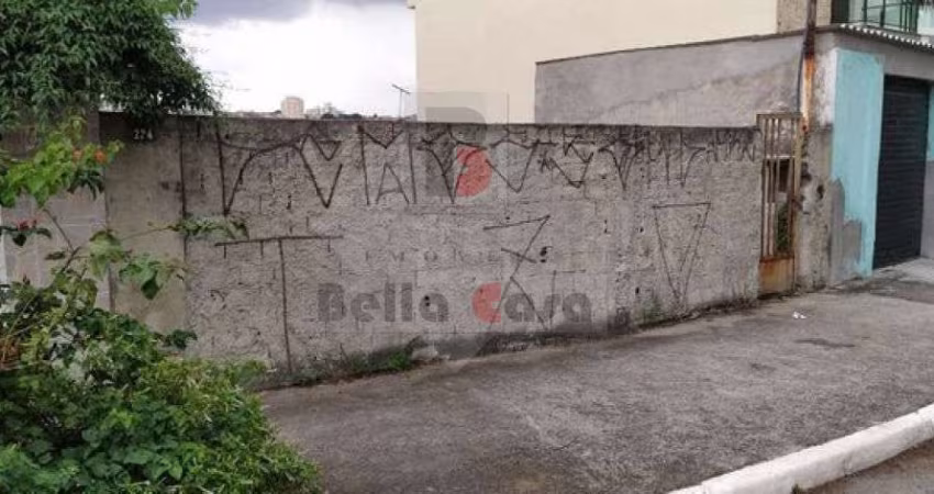 Terreno Água Rasa com ótima localização em frente a uma praça.