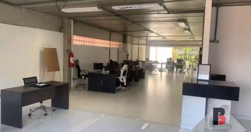 Conjunto comercial 200m²(1andar) 1 sala comercial  01 cozinha - projetada todeschini.  02 banheiros