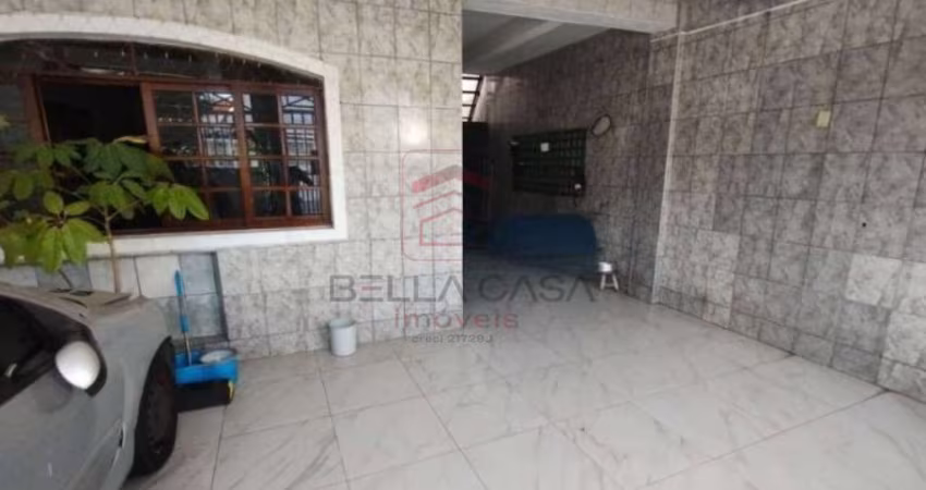 Sobrado na Mooca, 240m2, 05 quartos sendo 03 suítes e 03 vagas de garagem