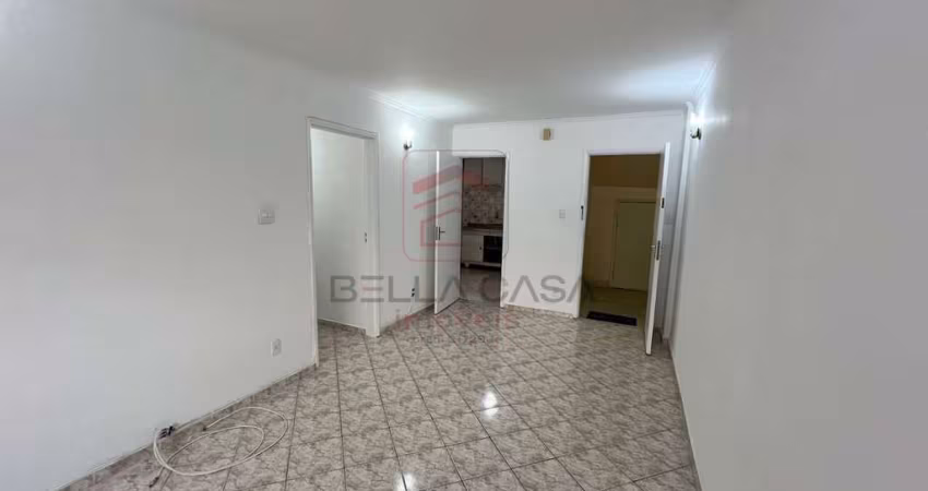 Prédio antigo Conservado - Térreo - 87 m² com quintal e vaga de garagem - 3 dormitórios e 2 w.c. -