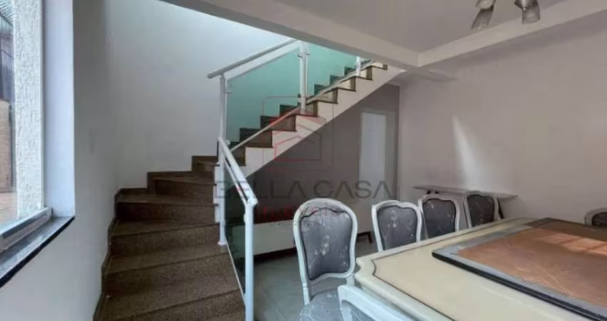 Sobrado na Vila Zelina, 03 quartos sendo 01 suíte e 02 vagas