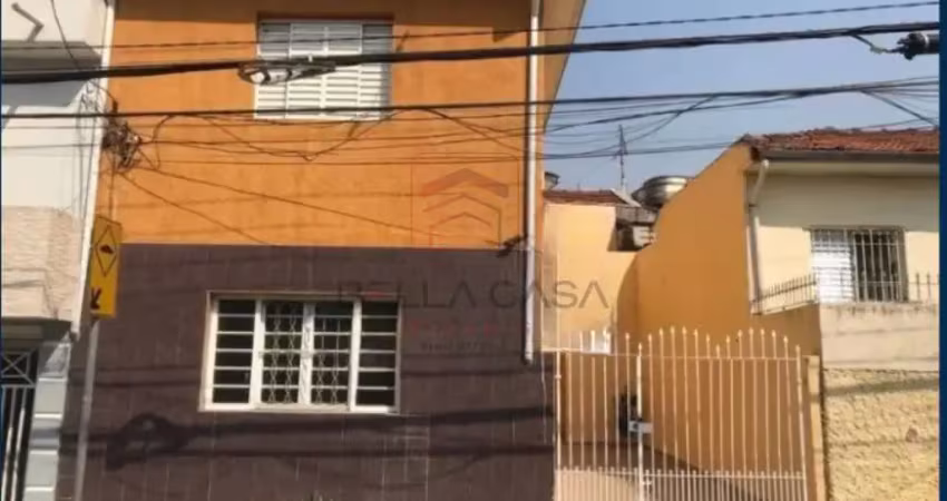 Imóvel com excelente localização, em rua tranquila, com fácil acesso a transportes públicos, próximo