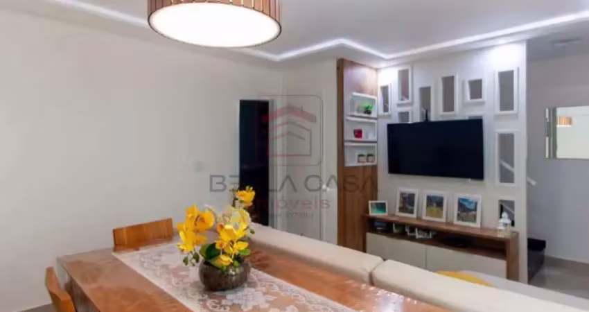 Casa de Condomínio á venda - 3 dormitórios - 2 banheiros + lavabo - 2 vagas de garagem