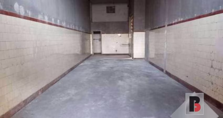 Salão, loja com 60m² , com 1 banheiro e 1 àrea externa. Excelente localização.