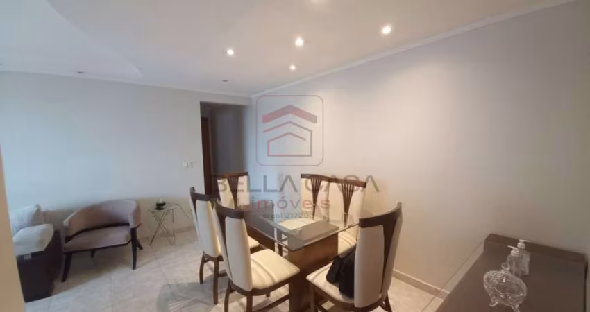 Apartamento para locação na rua Campo Largo 3 dormitórios o 3º revertido em escritório,  2 Vagas.