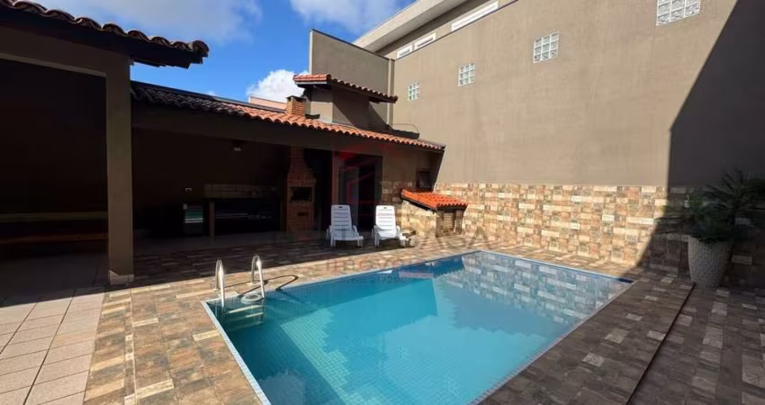 Excelente Sobrado para venda de 300m² com 10 vagas e Piscina