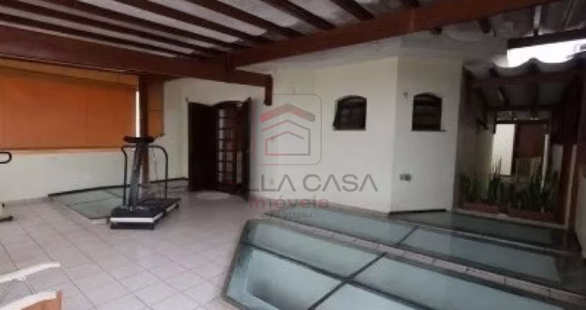Lindo sobrado em Rua tranquila com 4 dorm à venda