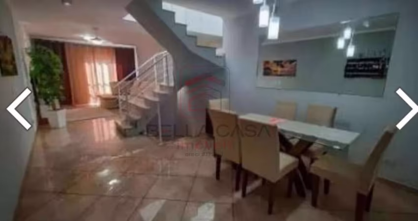 Sobrado a venda com 3 quartos e quintal no Bairro da Chacara Mafalda