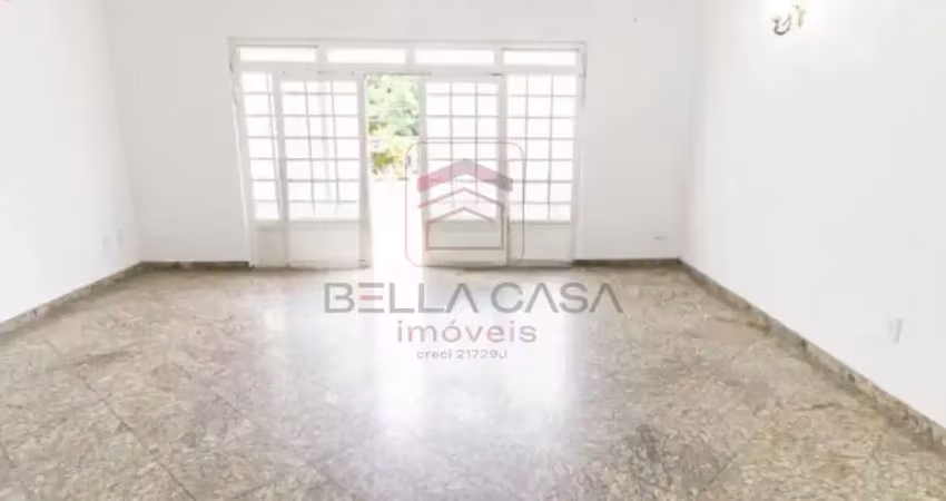 Ótimo sobrado com 3 dorms, 4 vagas e edícula á venda na agua rasa
