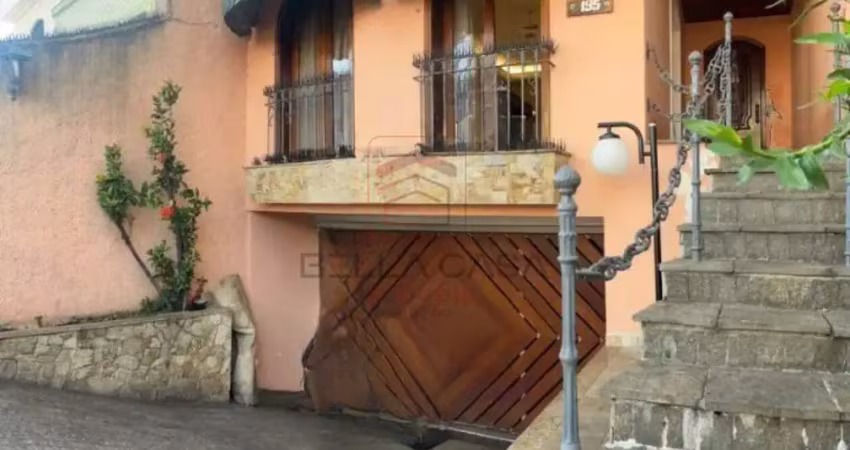 Sobrado com 4 quartos e 3 banheiros à venda, 271 m²