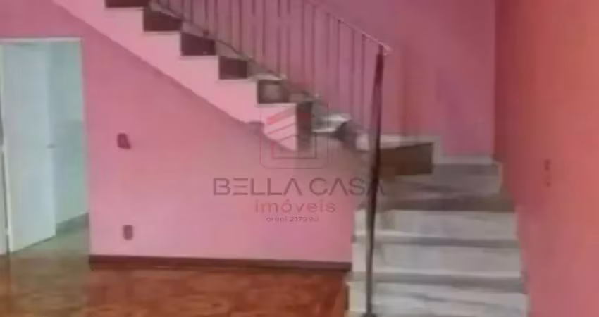 Belo sobrado com área gourmet e acabamentos de alta qualidade!