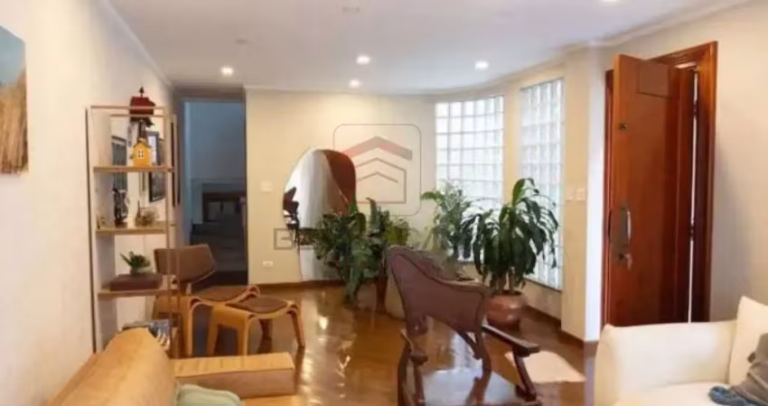 Casa com 3 quartos para alugar na Rua Baceúnas, 308, Mooca, São Paulo