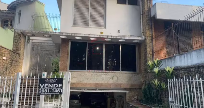 Sobrado com 3 quartos com 3 suítes e 4 banheiros à venda