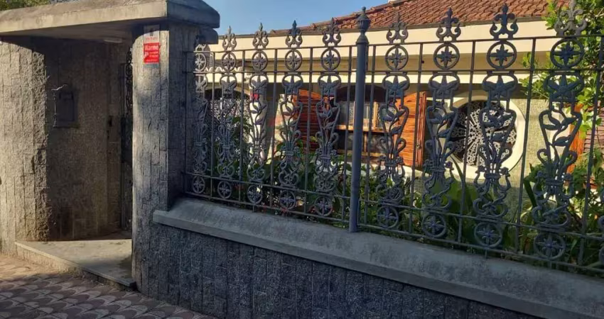 Casa térrea para venda - 240 m² com edícula - 2 vagas de garagem